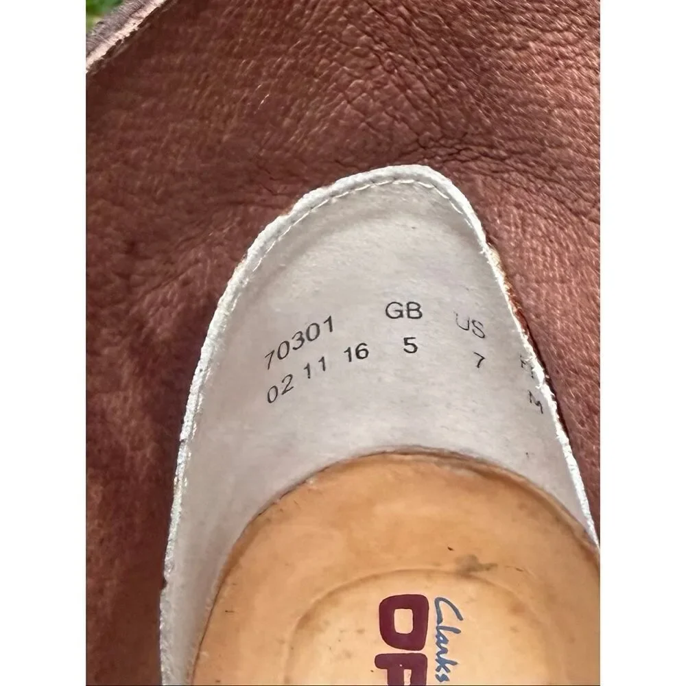 Clarks Originals Desert Boot Women’s 7 Brown Burgundy Suede Crepe Sole Chukka